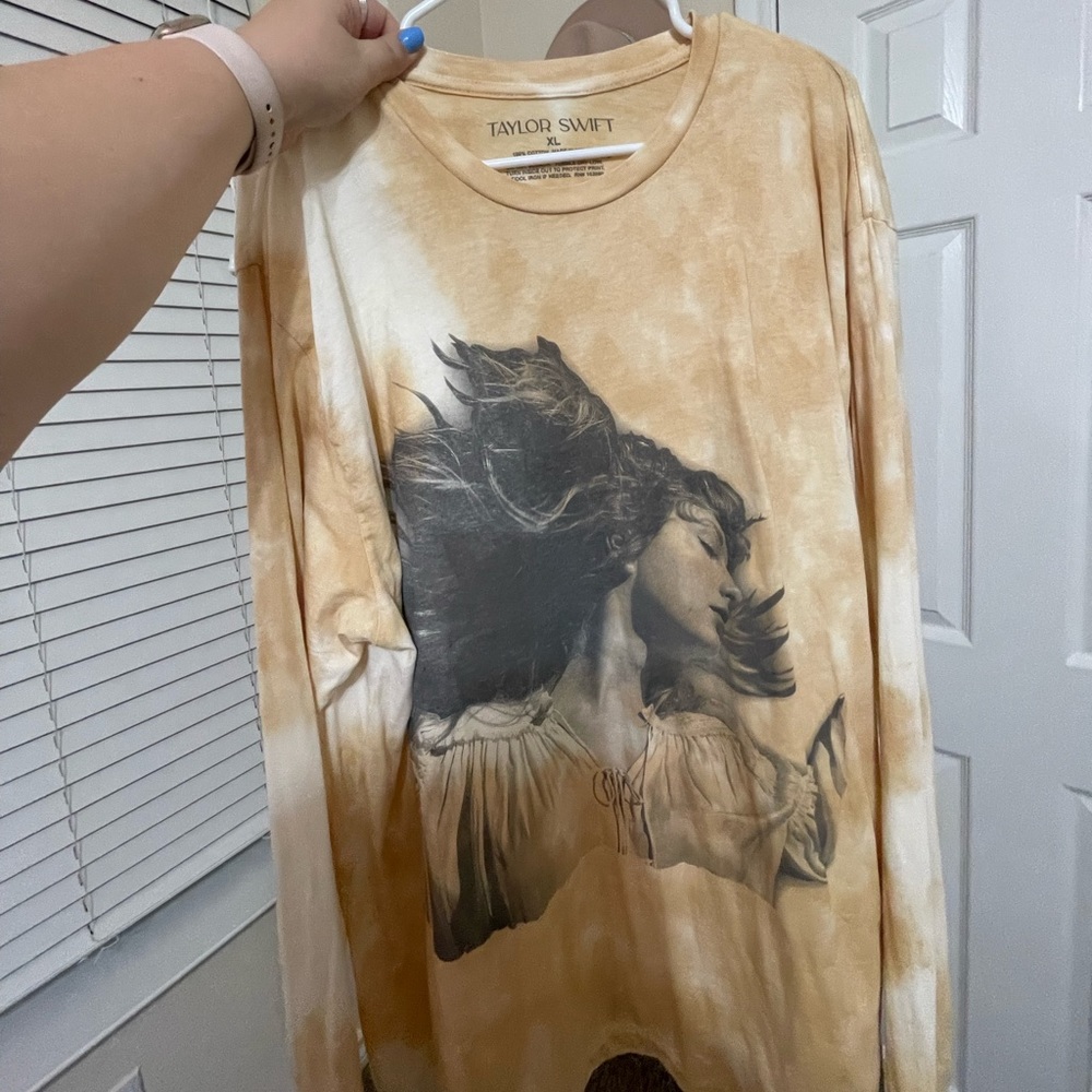 LIMITED EDITION Fearless (Taylor’s Version) Long Sleeve Tee (Size XL)